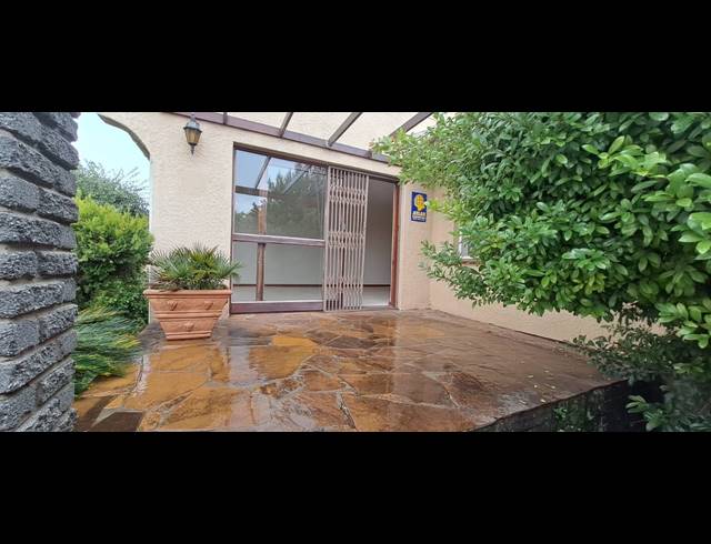 3 BEDROOM TOWNHOUSE RENTED IN SOUTH END
